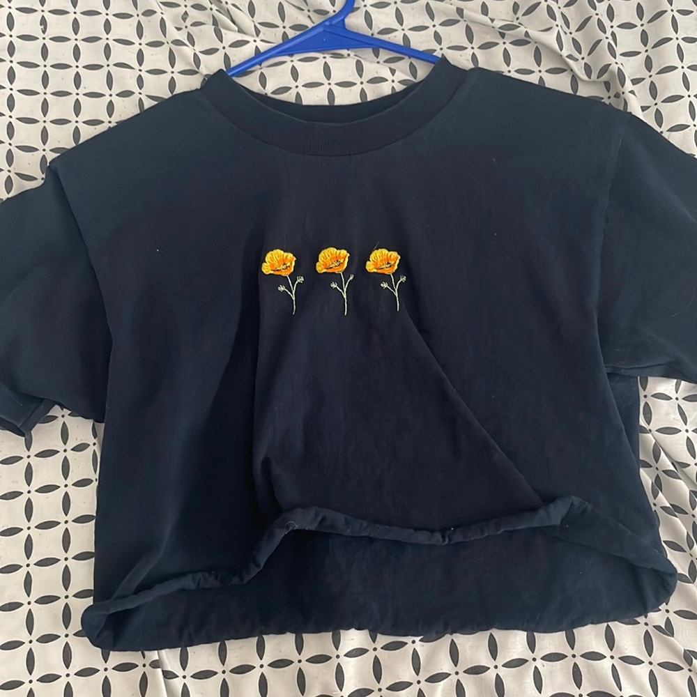 cropped dark blue T shirt